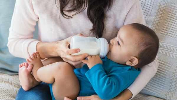 Хворе питання: через скільки часу мамина їжа потрапляє в грудне молоко?