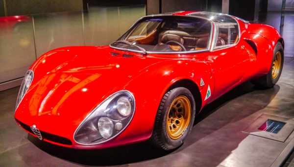 Наш світ заслуговує сучасну Alfa Romeo 33 Stradale