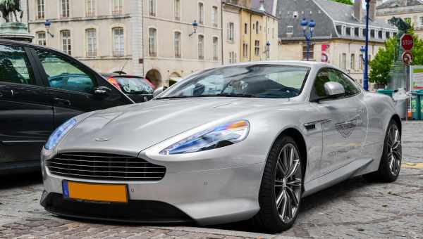 Aston Martin відкликає автомобілі