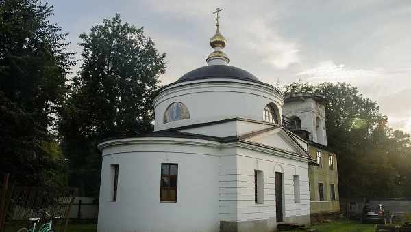 Церква Воскресіння Словущого в Карпово