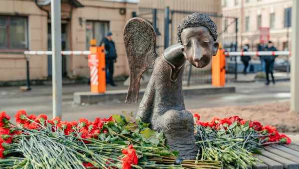 Пам'ятник «Роман з контрабасом»