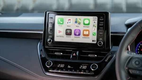 Android Auto и Apple CarPlay: як смартфони змінюють інформаційно-розважальні системи в автомобілях