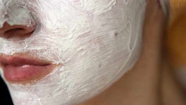Як зволожити шкіру обличчя в домашніх умовах