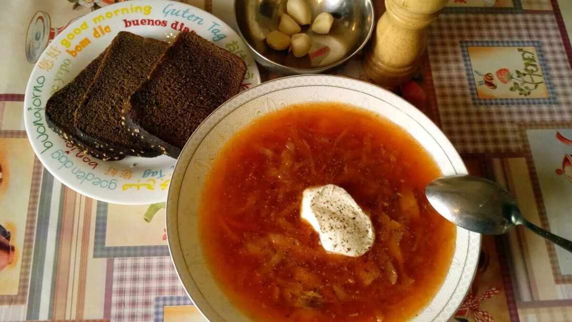 Не знаю як у вашій родині, а в нашій борщ - це одне з найулюбленіших люд, яке вариться 1 раз тиждень точно.