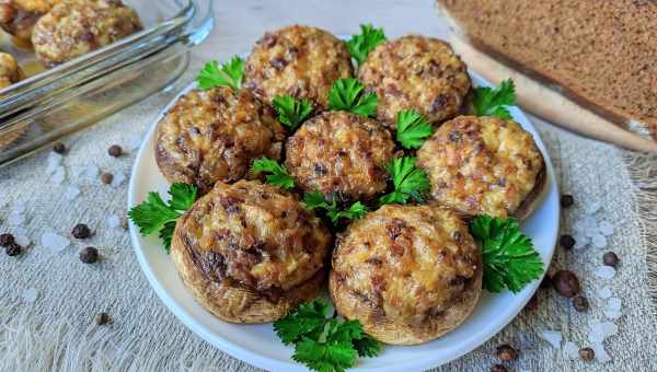 Рецепт шампіньйонів фаршированих шматкусом