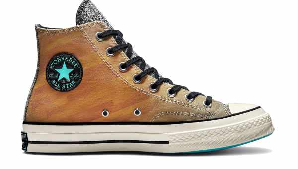 У кеди Converse вбудували гітарну педаль