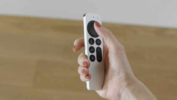 Як перемотувати відео новим пультом Apple TV Remote