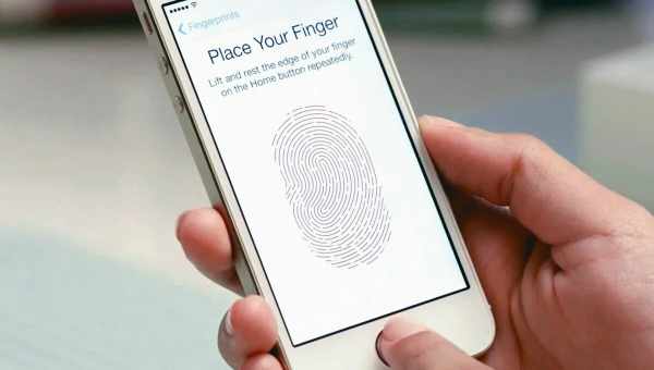 Чи з'явиться iPhone з Touch ID під дисплеєм