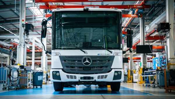 Daimler і Bosch запустили сервіс безпілотного таксі в Сан-Хосе