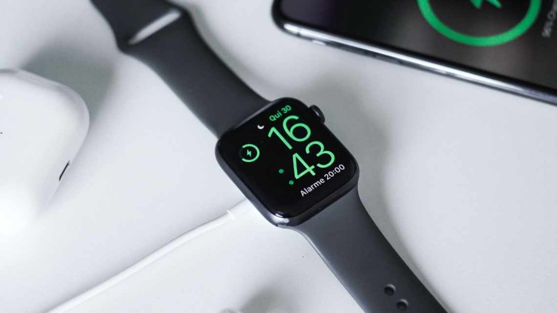 Як використовувати швидку зарядку Apple Watch Series 7