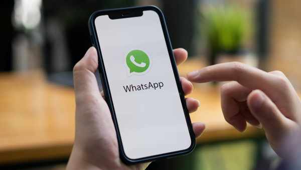 iWhatsApp автоматично відповідає на повідомлення з WhatsApp