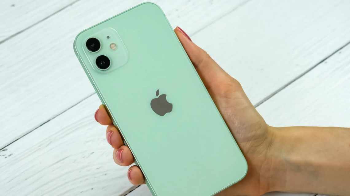 На деяких iPhone X з'явилася зелена смужка на дисплеї