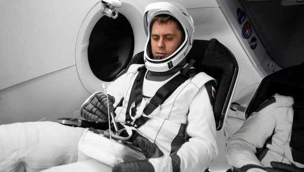 SpaceX знайшла туриста для подорожі до Місяця на багаторазовій ракеті BFR