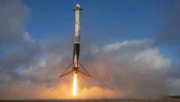 SpaceX випробувала «ядро» першого ступеня Falcon Heavy