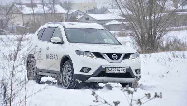 Відео: екстремальний Nissan X-Trail на гусеницях