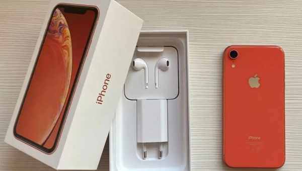 Розпакування коралового iPhone XR