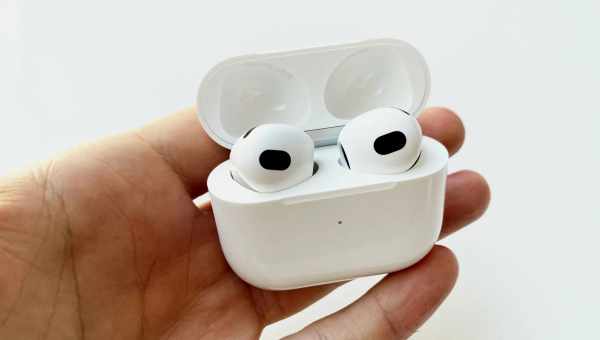 Розбір AirPods 3 наочно показав, чим вони відрізняються від AirPods Pro