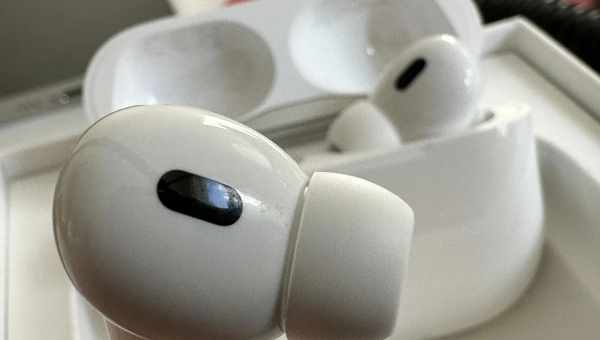 Google і Amazon випустять конкурентів AirPods у 2019 році