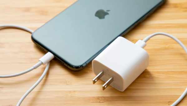 Сторонні швидкі зарядки для iPhone повинні будуть мати сертифікацію USB-C