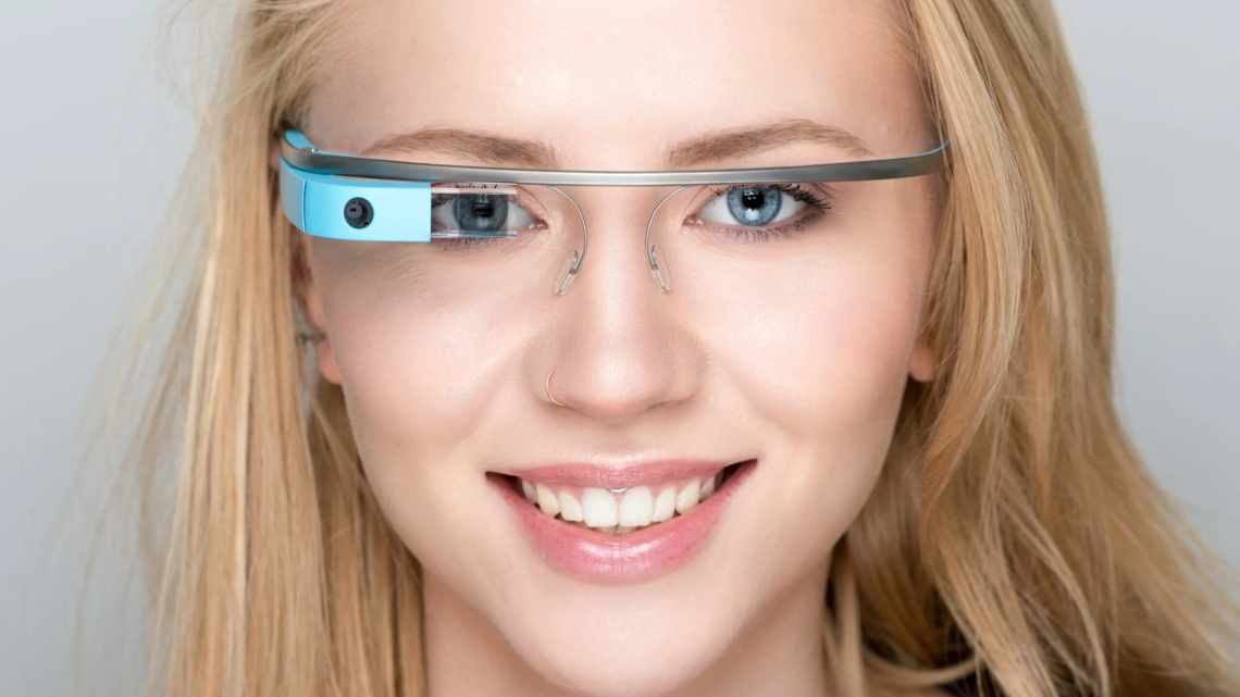 Випущена нова версія Google Glass