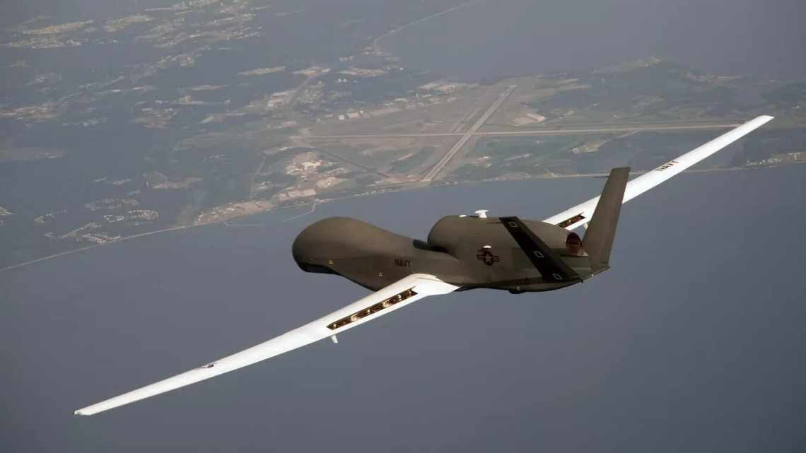 Безпілотники Global Hawk стануть універсальними розвідниками