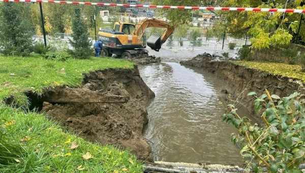 Зникаюче озеро вказало на підлідну «каналізацію» Гренладії