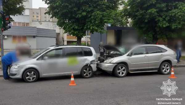 Що сталося з покинутим автозаводом Лонгбрідж: рідкісні кадри недособраних автомобілів