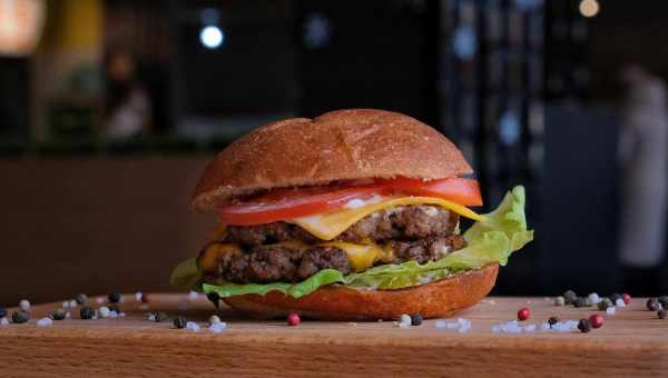 BurgerFuel запускає м'ясний бургер на рослинній основі
