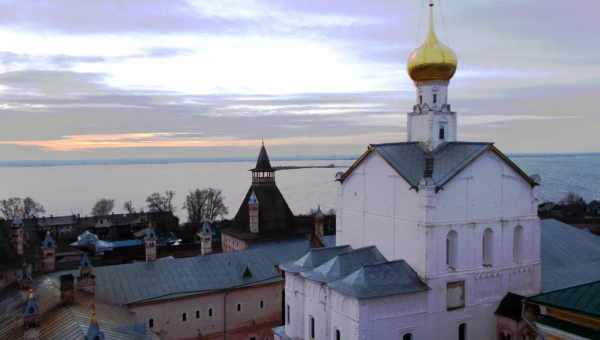 Церква Спаса на Сенях Ростовського кремля