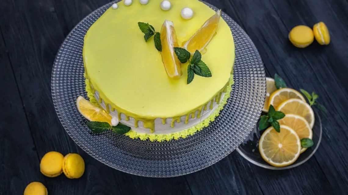 Торт лимонний з марципаном
