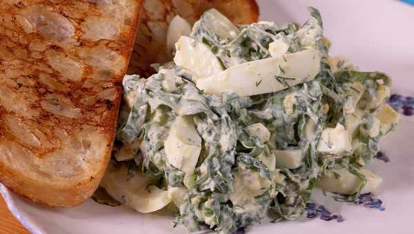 М'ясний салат зі свіжим огірком і часником